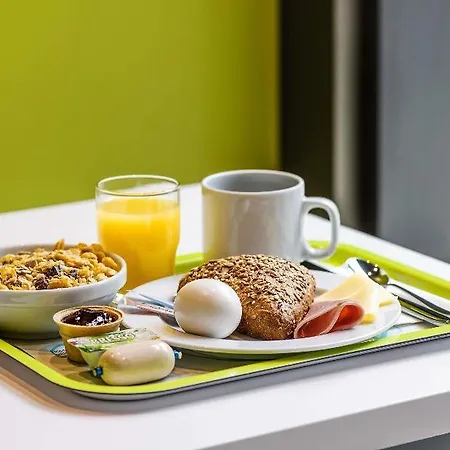 Ibis Budget Am Innenhafen מלון